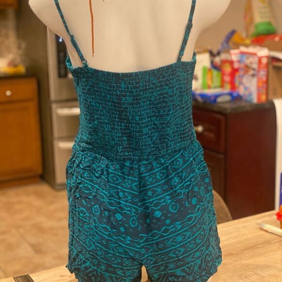 Green romper size small - Picture 2 of 4